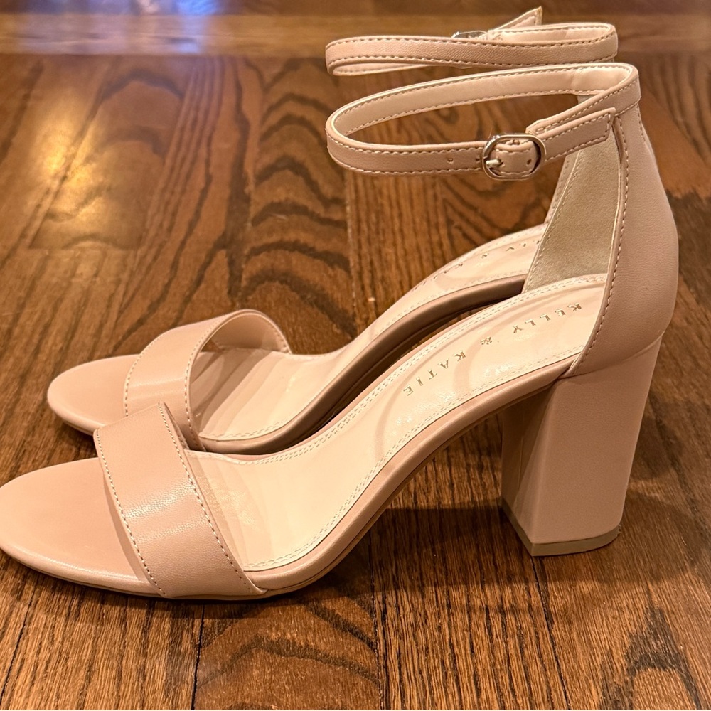 Kelly & Katie Hailee Nude Block Heel Sandals Size 8.5